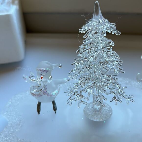 Vintage 2002 Avon Holiday Skating Pond Scene in Original box - Picture 2 of 9